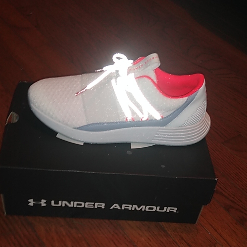 Brand new women's under armour shoes